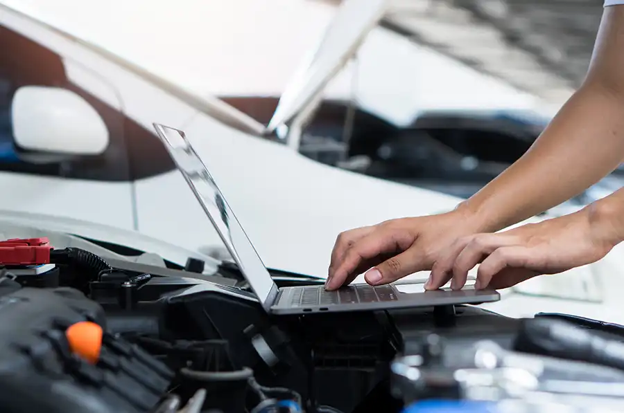 Servizi dell'officina - Tagliando auto, istallazione impianto audio,  diagnosi auto elettronica e cambio gomme - Autoesse